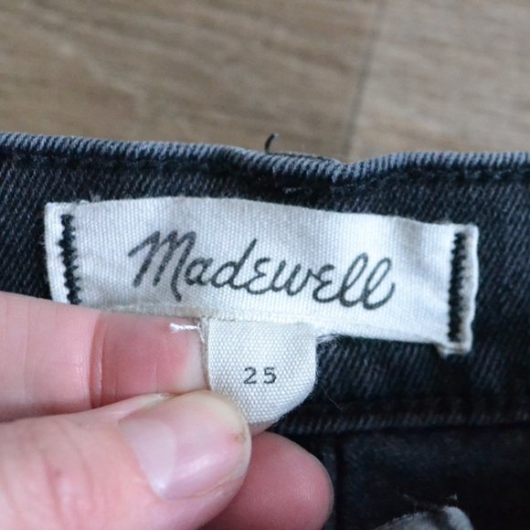 Madewell High-Rise Denim Shorts in Clint Wash: Drop-Hem Edition Black Shorts 25 - Picture 5 of 7